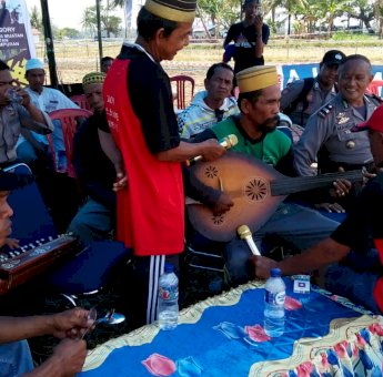 “Oni-Oni Toriolo” Iringi Pembukaan Adu Ketangkasan Motor Taksi Gabah di Soppeng