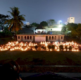 Mahasiswa Sulteng di Makassar Nyalakan 1.000 Lilin Untuk Korban Bencana
