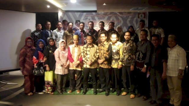 Wakil Gubernur Sulsel Andi Sudirman Sulaiman bersilaturahmi dengan KKSS di Banjarmasin, Kalimantan Selatan, Rabu (17/10/2018).