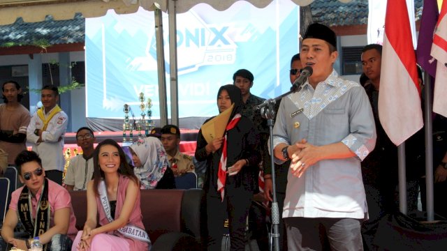 Wakil Walikota Makassar, Dr. Syamsu Rizal MI (Deng Ical) membuka secara resmi perlombaan pramuka Sonix 2018 di SMAN 11 Makassar, Jumat (19/10/2018).