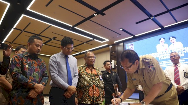 Rapat koordinasi Pimpinan Daerah dalam rangka asistensi penyelenggaraan PTSP prima di daerah sekaligus melakukan MoU seluruh kepala daerah dengan KPP Pratama Wilayah Sulsel, Senin (22/10/2018).