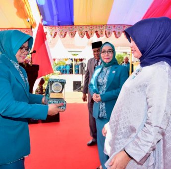 Lantik Ketua PKK dan Dekranasda Kabupaten Bone, Ini Pesan Liestiaty F Nurdin