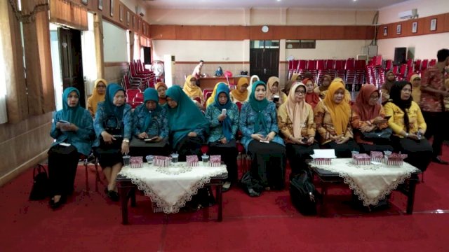 Tim Pembina Peningkatan Peran Keluarga Menuju Ketahanan dan Kesejahteraan melakukan pertemuan dalam rangka Evaluasi di Ruang Pola Kantor Bupati Soppeng, Kamis (25/10/2018).