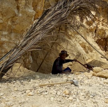 Aktivis Nilai Pemkab Bone dan Penegak Hukum Lemah Dalam Pengawasan Tambang Ilegal