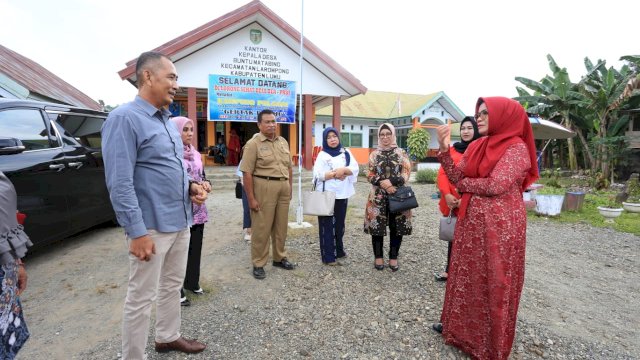 Ketua TP PKK Prov Sulsel Liestiaty F Nurdin mengunjungi Desa Pelangi di Kabupaten Luwu, Senin (29/10/2018).