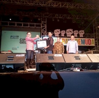 Hari Sumpah Pemuda Adnan Terima Penghargaan Jong Celebes Award 2018