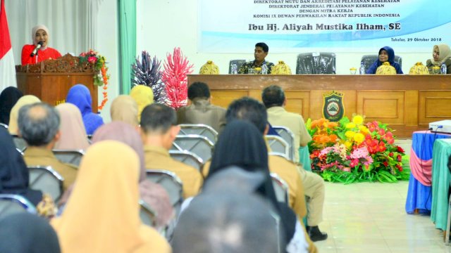 Anggota Komisi IX DPR RI, Aliyah Mustika Ilham bersama Kementrian Kesehatan RI menggelar sosialisasi budaya mutu dan keselamatan pasien di fasilitas kesehatan, di Gedung PKK Kabupaten Takalar, Senin (29/10/2018).