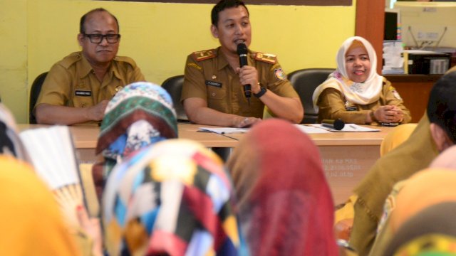 Rapat Evaluasi Program KKBPK yang dipimpin oleh Plt Kepala DPPKB Kota Makassar, Andy Zulkifly, di Lantai 5 gedung Balaikota Makassar, Selasa (30/10/2018).