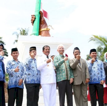 Hari Pahlawan, Bupati Soppeng Resmikan Tugu Gapis