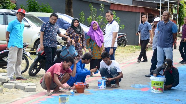 Plt. Kepala Dinas Pengendalian Penduduk dan Keluarga Berencana Kota Makassar, Andy Zulkifli mengunjungi lokasi Pencanangan PKK KB Kes Kecamatan Rappocini, Sabtu (20/10/18).