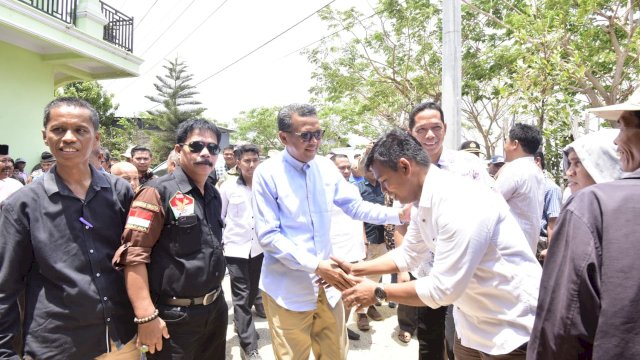 Gubernur Sulsel, Nurdin Abdullah mengunjungi warga Desa Kalumpangloe, Kecamatan Arungkeke, Kabupaten Jeneponto, Kamis (01/11/2018).