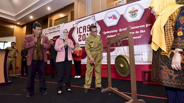 Pembukaan seminar International Conference of Animal Science and Technology (Konferensi Internasional Ilmu dan Teknologi Hewan) ICAST 2018, di Swiss-Belinn Hotel Makassar, Selasa (06/11/2018).