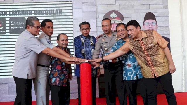 Peluncuran Samsat Lorong di Kantor Bapenda Sulsel, Jl. A.P Pettarani, Makassar, Kamis (08/11/2018).