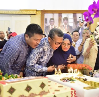 Ulang Tahun ke-55, Nurdin Abdullah Dapat Kado Istimewa