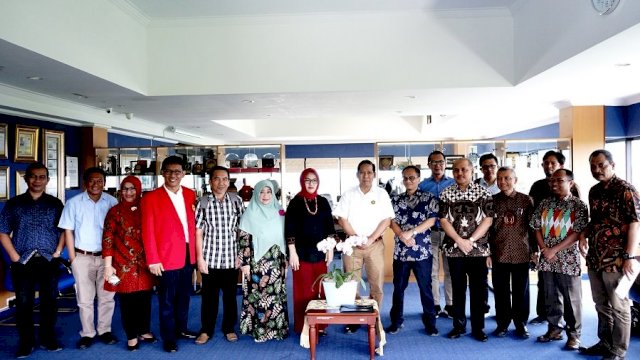 Rektor Unhas, Prof. Dr. Dwia Aries Tina Palubuhu, menerima Direktur Perencanaan dan Pembangunan Infrastruktur Migas, Dirjen Migas Kementrian ESDM, Alimuddin Baso, Rabu (07/11/2018).