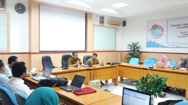 Pelatihan penggunaan aplikasi Turnitin di gedung Sekolah Pascasarjana Unhas, yang diikuti oleh 30 peserta yang hadir dalam pelatihan tersebut, Kamis (08/11/2018).