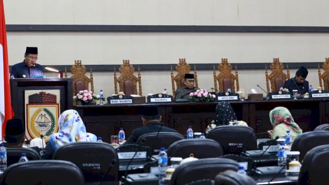 Rapat Paripurna mengenai penjelasan Wali Kota Makassar terhadap Raperda tentang APBD TA 2019, Jumat (09/11/2018).