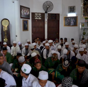 Ratusan Santri Gelar Do’a dan Dzikir di Kediaman Bupati Soppeng