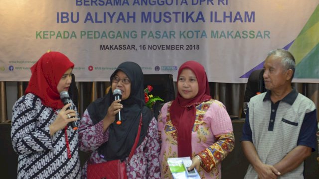 Anggota Komisi IX DPR RI Aliyah Mustika Ilham menggelar sosialisasi bersama BPJS Ketenagakerjaan, di Ballroom Hotel Ramayana Makassar, Jumat (16/11/2018).