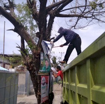 DLH Makassar Tertibkan Ribuan APK yang Dianggap Melanggar