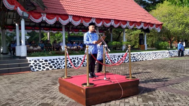 Wakil Gubernur Sulsel, Andi Sudirman Sulaiman menjadi Inspektur Upacara di Lapangan Upacara Kantor Gubernur Sulsel, Kamis (29/11/2018).