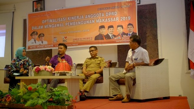 Diskusi Publik Refleksi Akhir Tahun Optimalisasi Kinerja Anggota DPRD dalam mengawal pembangunan Makassar 2019, di Hotel Grand Imawan, Kota Makassar, Selasa (04/12/2018).