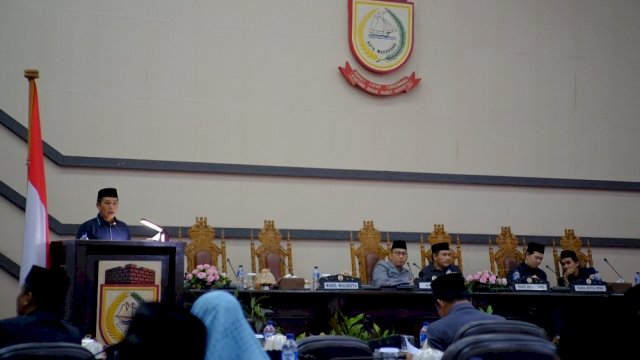 Wakil Wali Kota Makassar, Syamsu Rizal menyampaikan jawaban atas pandangan Fraksi DPRD Makassar terhadap Ranperda Perubahan Retribusi Jasa Usaha, di Ruang Rapat Paripurna DPRD Kota Makassar, Selasa (27/11/2018).