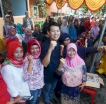 Warga Minasaupa Keluhkan Masalah Banjir Kepada Erick Horas