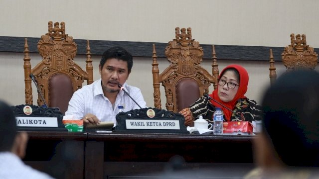 Wakil Ketua DPRD Kota Makassar, Adi Rasyid Ali memimpin Rapat Badan Anggaran, Jumat (02/11/2018).