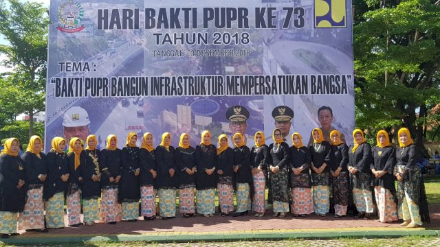 Dharma Wanita DPW PERMTAN Usai menghadiri Upacara Peringatan Hari Bakti PUPR ke-73, di Kantor Dinas Pekerjaan Umum (PU) Sulsel, Jl. AP Pettarani Makassar, Senin (03/12/2018).