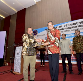 Kemenhub Beri Bantuan 29 Unit BRT dan Bus Sekolah ke Sulsel