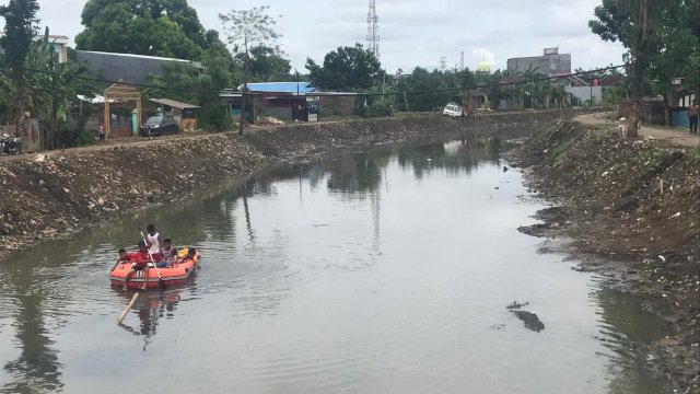 Kondisi salah satu kanal yang ada di Kota Makassar, Minggu (09/12/2018).