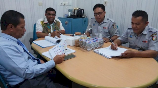 Rapat Direksi Perusahaan Daerah Parkir Kota Makassar, Jln. Hati Mulia No. 7, Selasa (11/12/2018).
