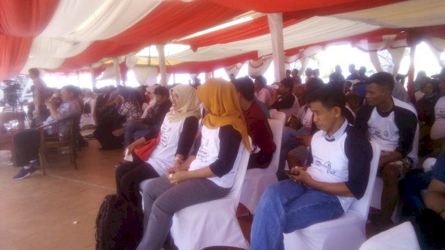 Kementrian Kelautan dan Perikanan Salurkan Bantuan untuk Nelayan Makassar