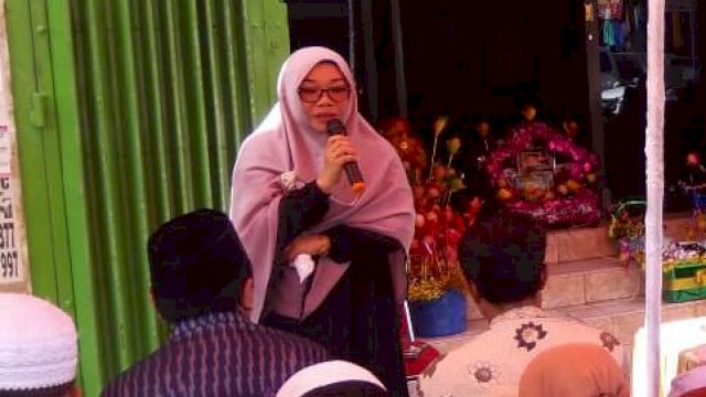 Rektor UIT, Dr. Andi Maryam, SKM, S.ST. M.Kes.