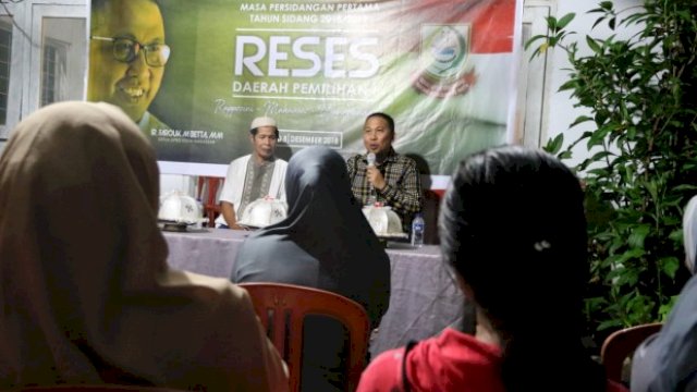 Ketua DPRD Kota Makassar, Farouk M Betta menggelar Reses di Kompleks Minasaupa, Kecamatan Rappocini, Rabu (05/12/2018).