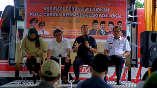 Kegiatan Kemitraan anggota DPRD Makassar bersama masyarakat, di Jalan Inspeksi Kanal, Kelurahan Kerung - Kerung, Kecamatan Makassar, Rabu (05/12/2018).