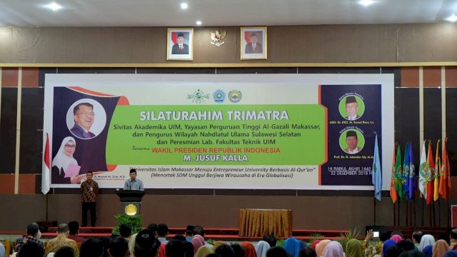 Wakil Presiden RI, Jusuf Kalla memberikan sambutan pada acara Silaturahmi Trimatra Civitas Akademika, di Aula kampus UIM Makassar, Sabtu (22/12/2018).