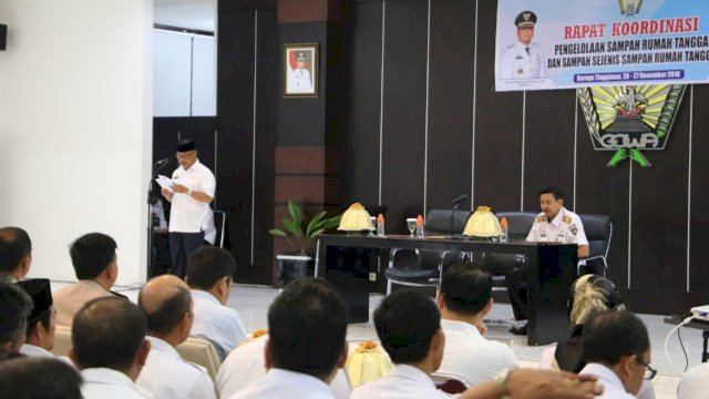 Wakil Bupati Gowa, Abdul Rauf Malaganni membuka Rapat Koordinasi Pengelolaan sampah Rumah Tangga, di Baruga Tinggimae, Rumah Jabatan Bupati Gowa, Rabu (26/12/2018).