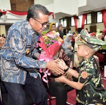 Di Peringatan Hari Ibu, Nurdin Abdullah : Pendidikan Benteng Keluarga