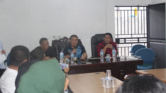 Wakil Walikota Makassar, Dr Syamsu Rizal MI, memberikan arahan pada dialog akhir tahun Ikatan Alumni SMA Negeri 9 makassar yang digelar di Sekret IKA, Jl Aroepala, No. 2 Makassar, Sabtu (29/12/2018).