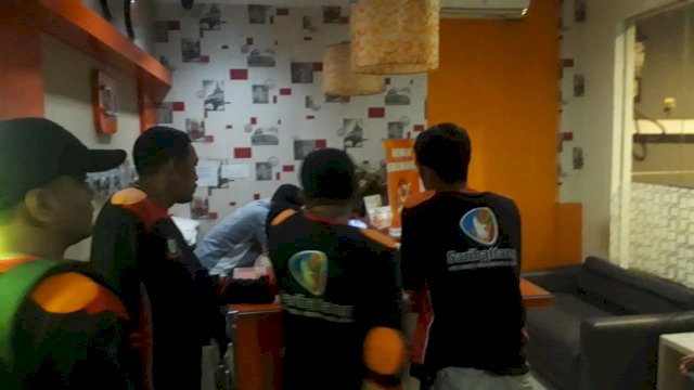 Dinas Sosial Kota Makassar menggelar razia di beberapa Wisma, Senin (31/12/2018).