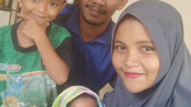 Pasangan suami isteri Darhadi dan Fiqri Hidayah, bersama anak pertama dan anak kedua mereka yang baru saja lahir akhir desember 2018 lalu, dan diberi nama Aliyah Ayu Nindi.