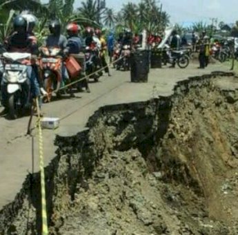 Akibat Aktivitas Tambang, Jalur Poros Bone-Wajo Terancam Lumpuh Total