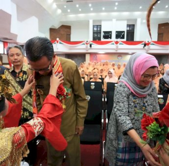 Hadiri Peringatan HUT Dharma Wanita ke-19, Ini Harapan Nurdin Abdullah
