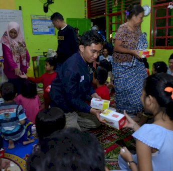 Komunitas Aliyah Mustika Ilham Beri Bantuan Korban Banjir di Gowa