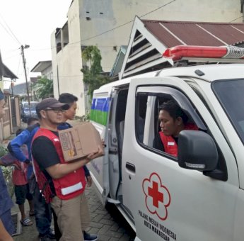 PMI Makassar Salurkan Bantuan untuk Korban Banjir di Mallengkeri dan Antang