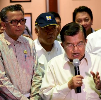 Jusuf Kalla Perintahkan Kemensos Beri Santunan untuk Korban Banjir dan Longsor