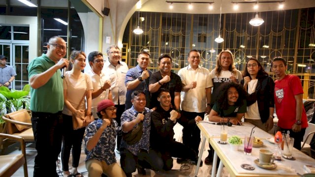 Menteri Pendayagunaan Aparatur Negara dan Reformasi Birokrasi (MenPAN-RB) Syafruddin dan Wakil Wali Kota Makassar Syamsu Rizal (Deng Ical) bersama selebram dan komedian Makassar, di Nipah Mall Makassar, Selasa (29/01/2019) malam.
