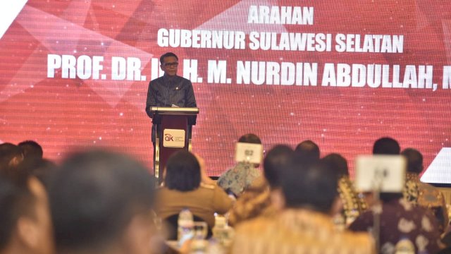 Gubernur Sulsel memberikan arahan pada pertemuan tahunan Industri Jasa Keuangan Provinsi Sulsel Tahun 2019 di Hotel Claro, Makassar, Selasa (29/01/2019).